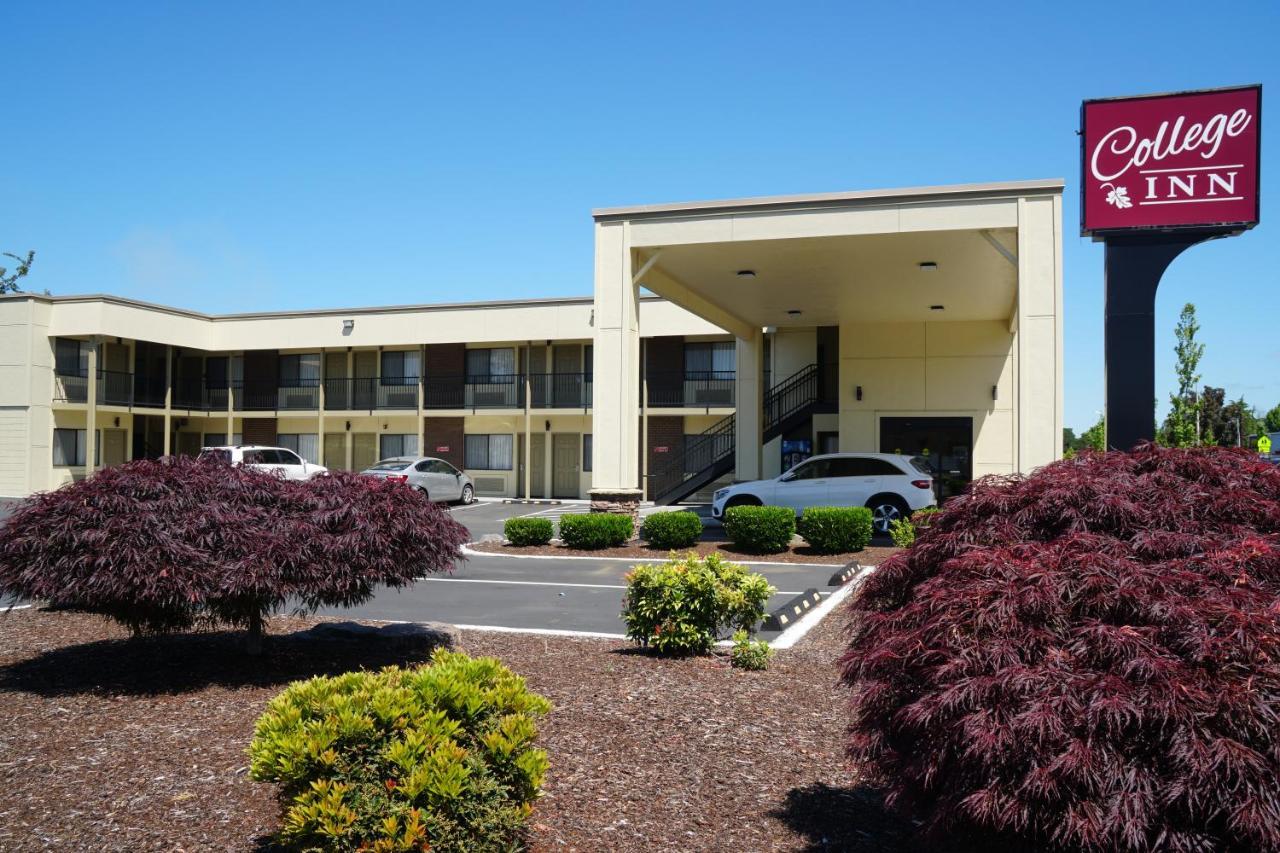 College Inn Monmouth Екстер'єр фото